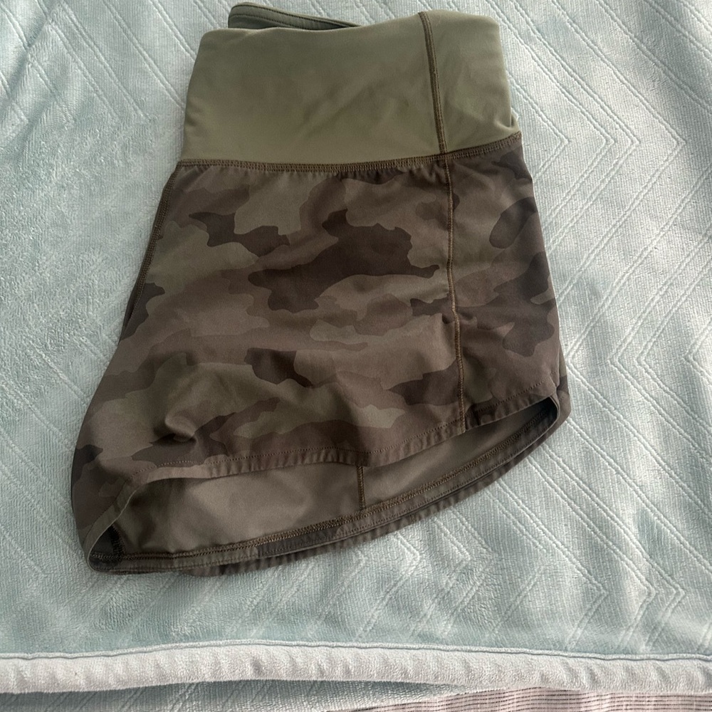 Camo Green Lululemon Women’s Shorts 4” - Picture 2 of 2